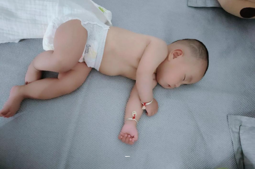 巴彦淖尔市宝宝夏天要穿袜子吗